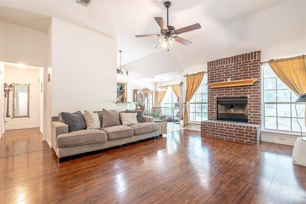 4427 Hunters Glen Court, Granbury, TX 76048