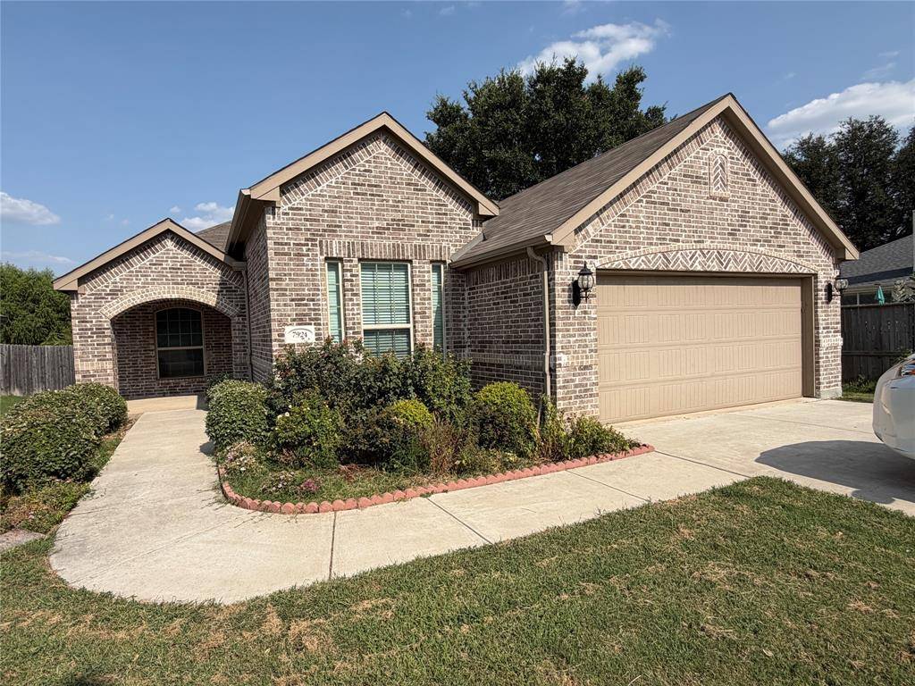 7924 Buttonwood Drive, Fort Worth, TX 76137