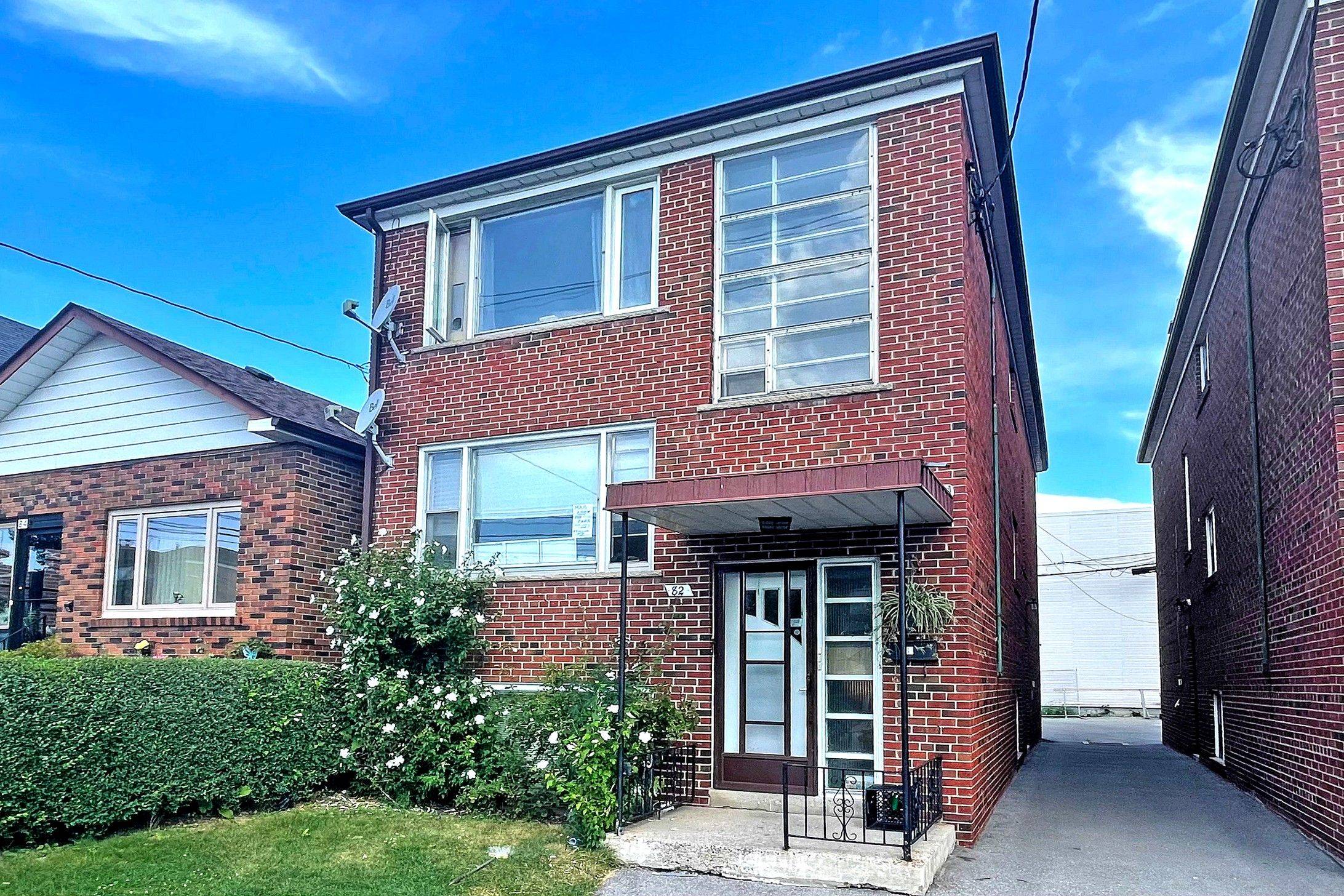 82 Lanark AVE, Toronto C03, ON M6E 2G4