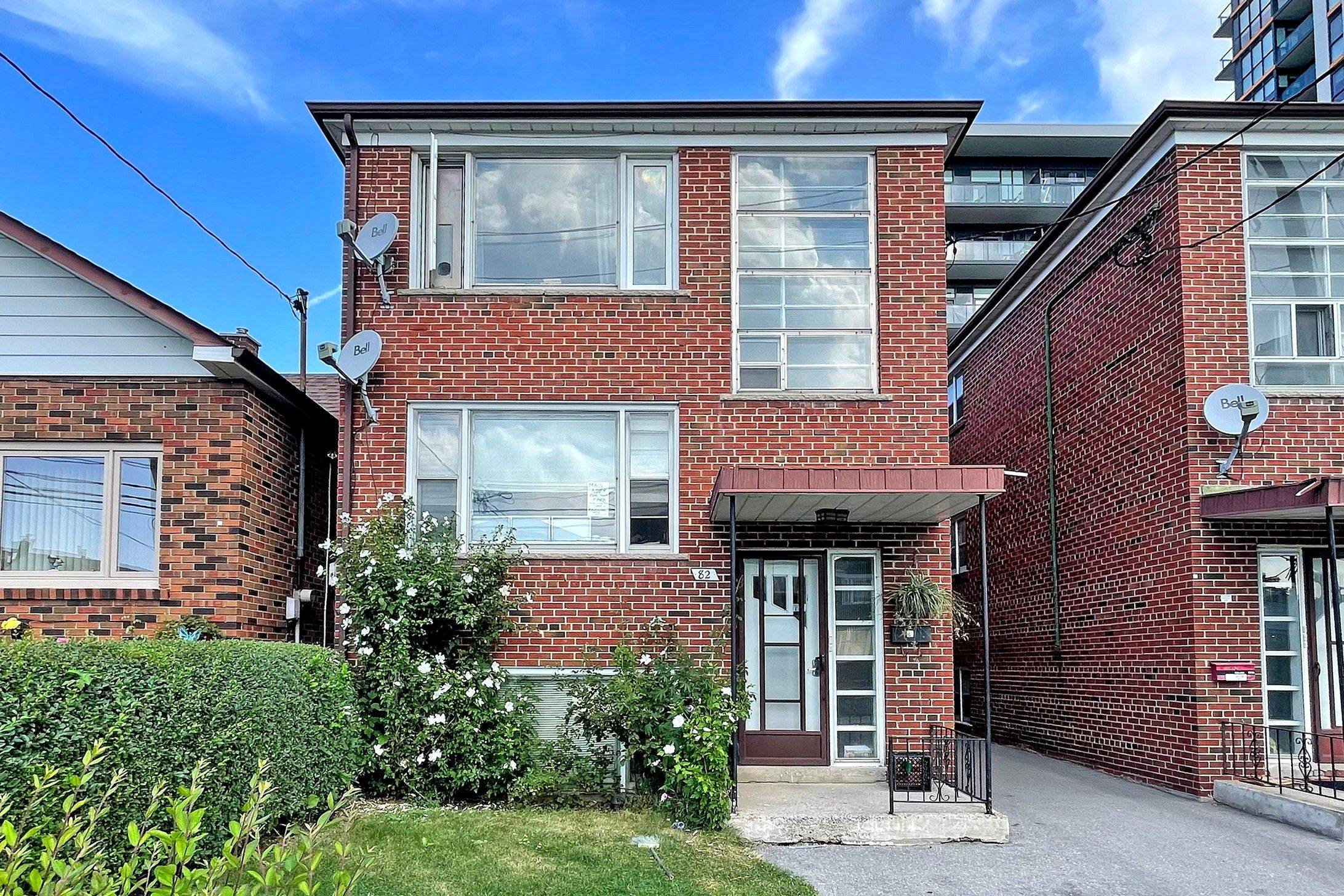 82 Lanark AVE, Toronto C03, ON M6E 2G4