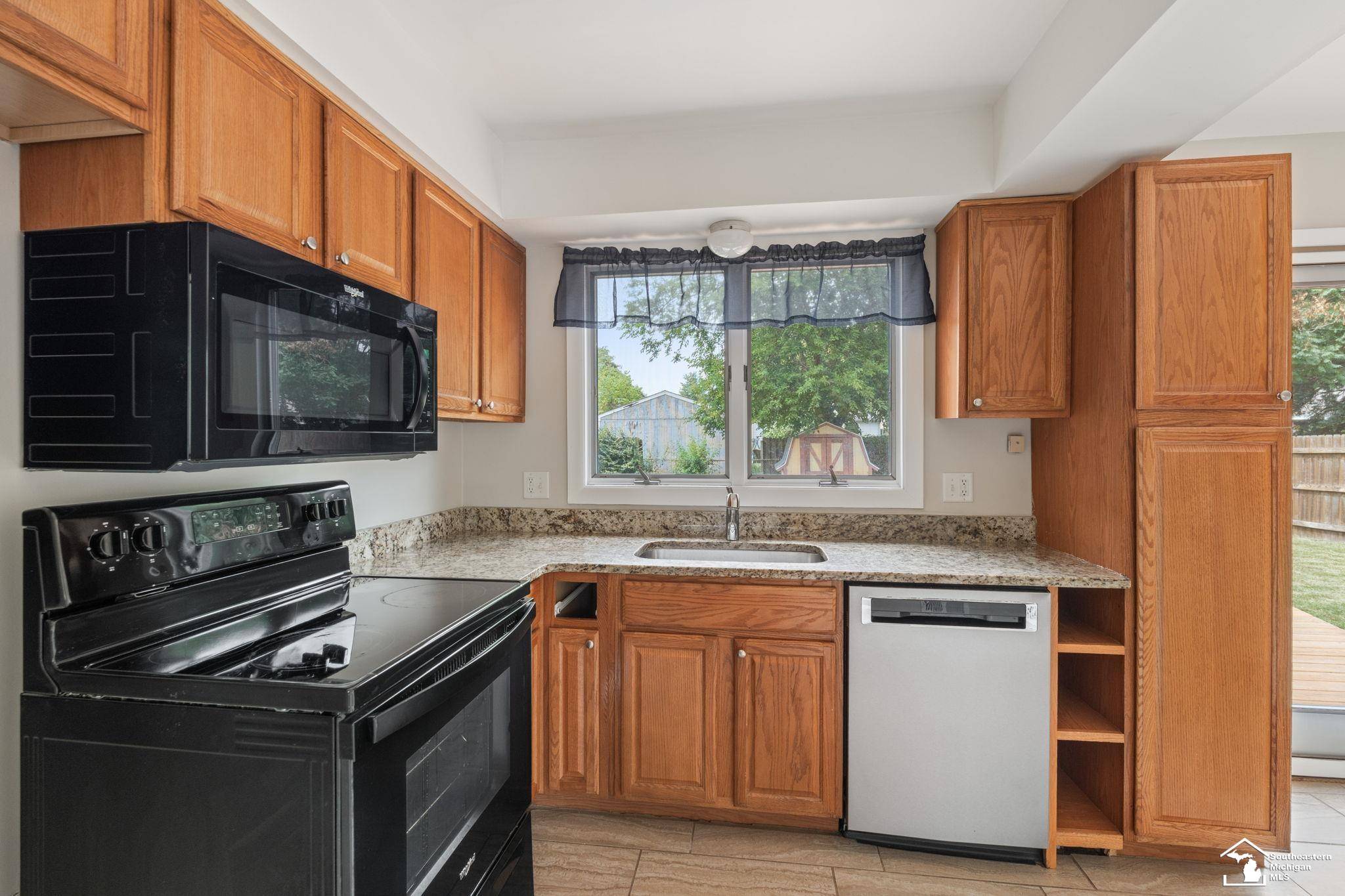 625 John Rolfe DR, Monroe, MI 48162