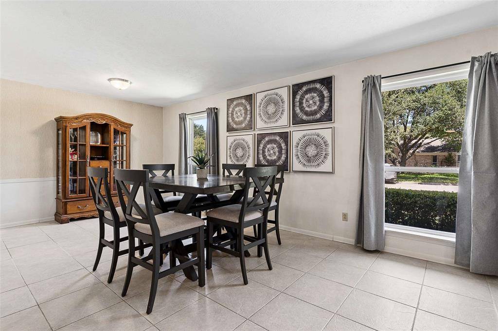 909 Sandalwood Avenue, Richardson, TX 75080