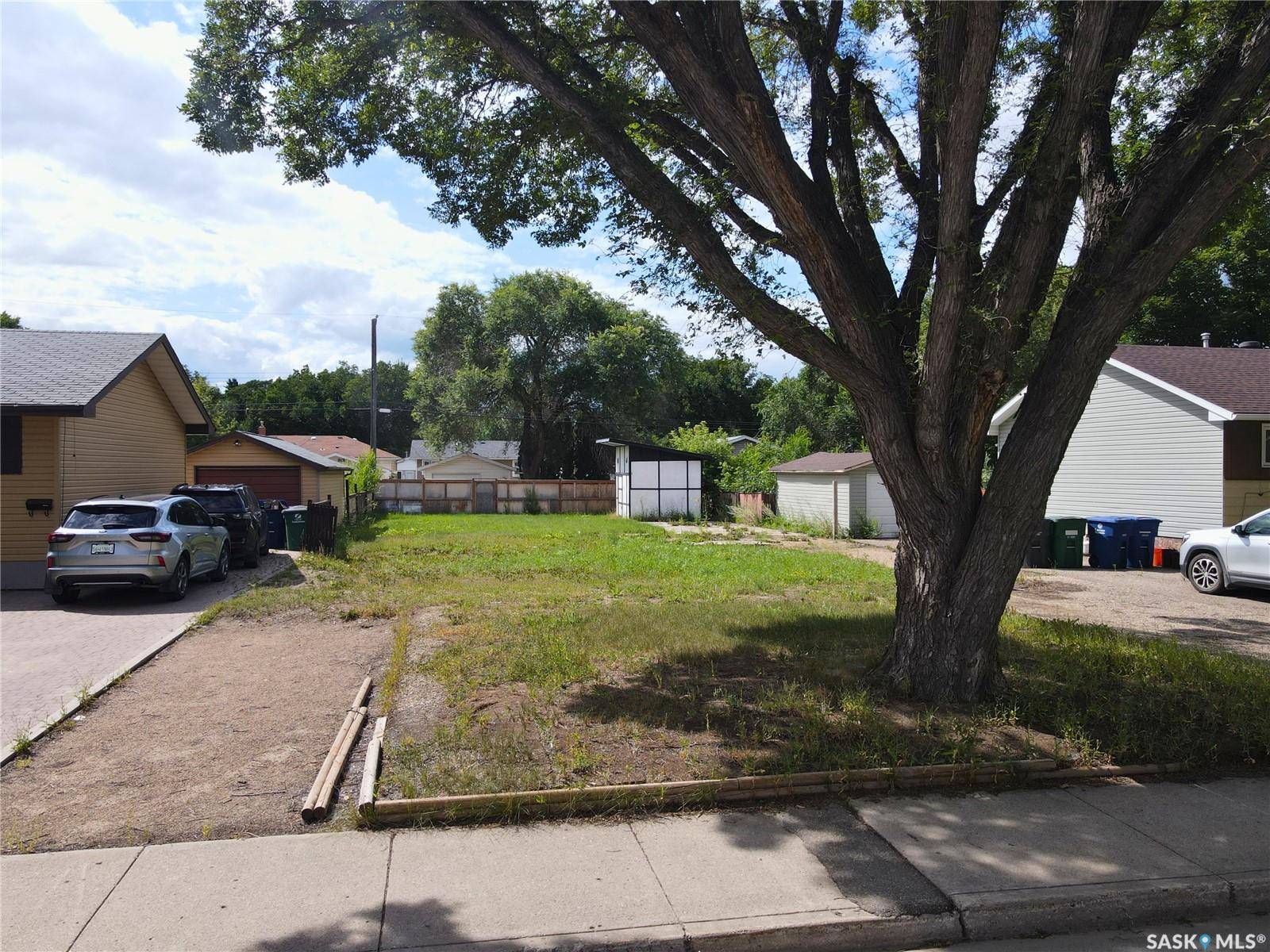 1713 D AVENUE N, Saskatoon, SK S7L 1N7
