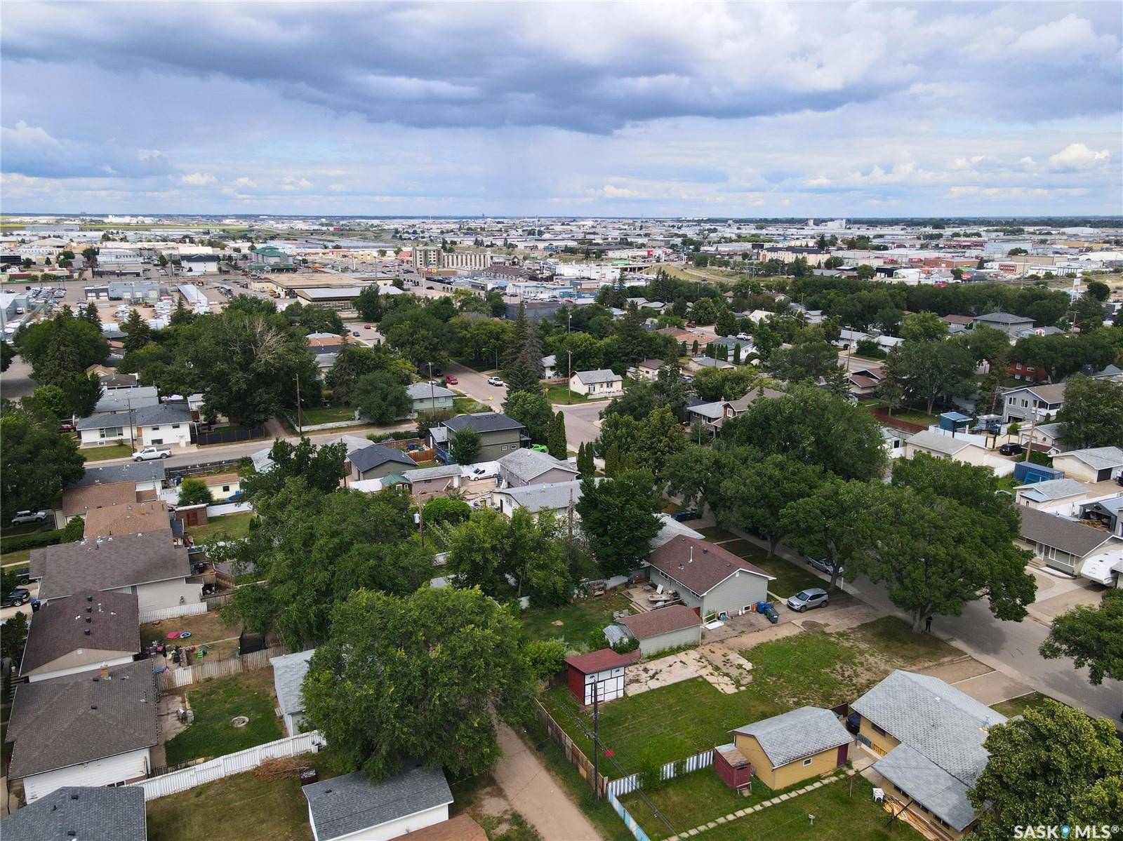 1713 D AVENUE N, Saskatoon, SK S7L 1N7