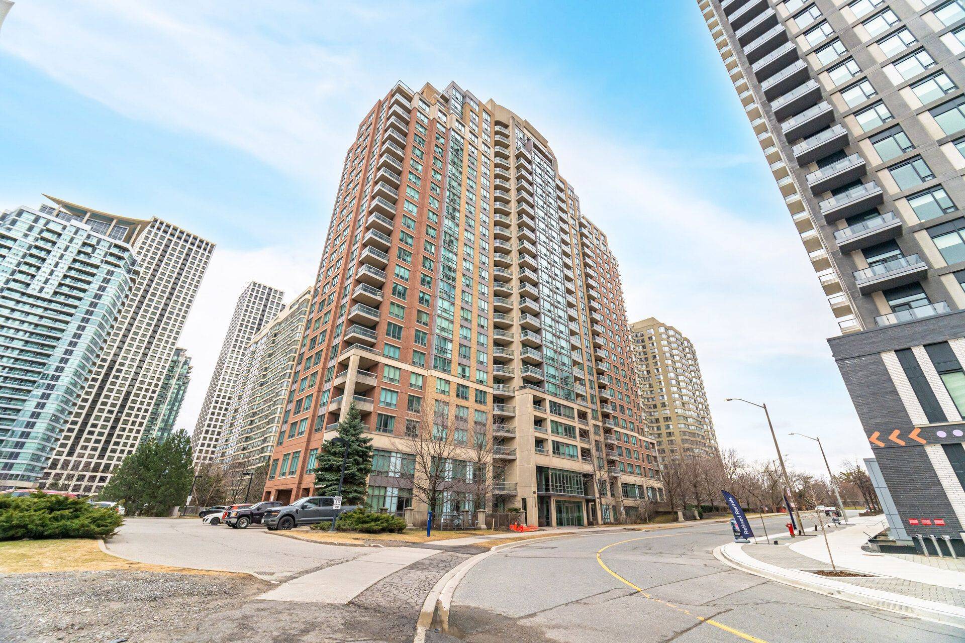 156 Enfield PL #703, Mississauga, ON L5B 4L8
