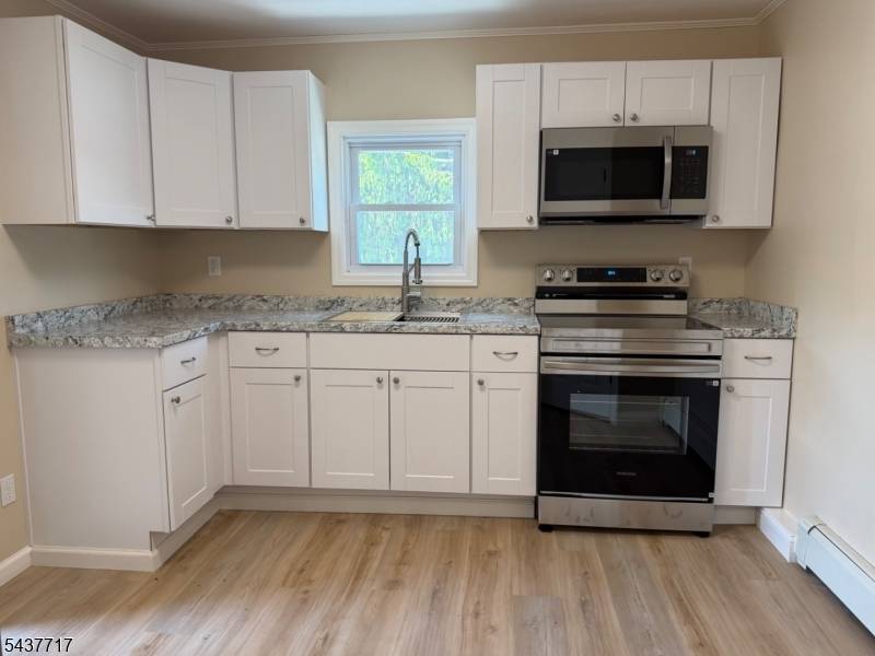 28 Diller Ave, Newton Town, NJ 07860