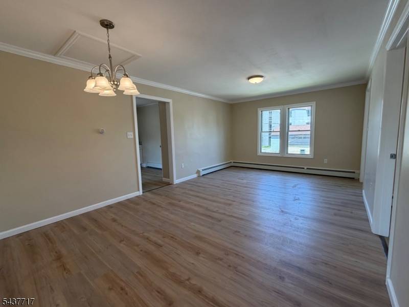 28 Diller Ave, Newton Town, NJ 07860