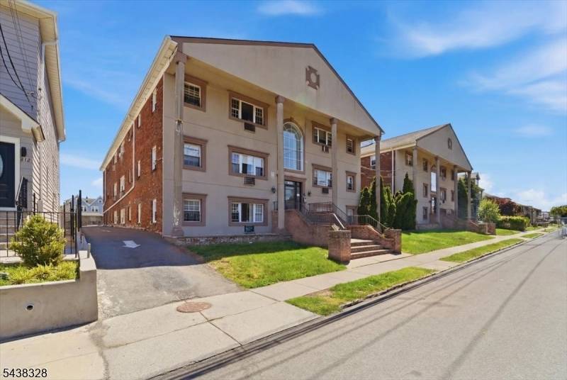 816-826 W Grand St #3B, Elizabeth City, NJ 07202