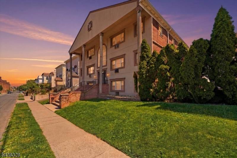 816-826 W Grand St #3B, Elizabeth City, NJ 07202