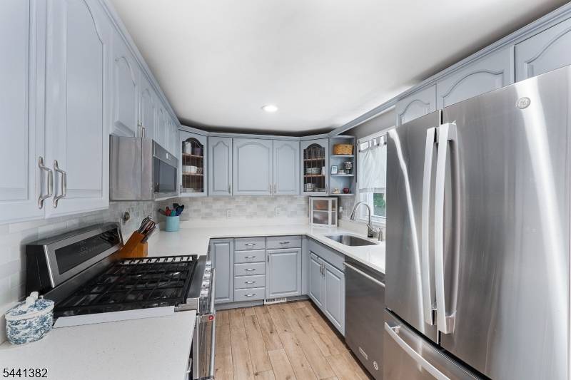 19 Glenview Dr, West Orange Twp., NJ 07052