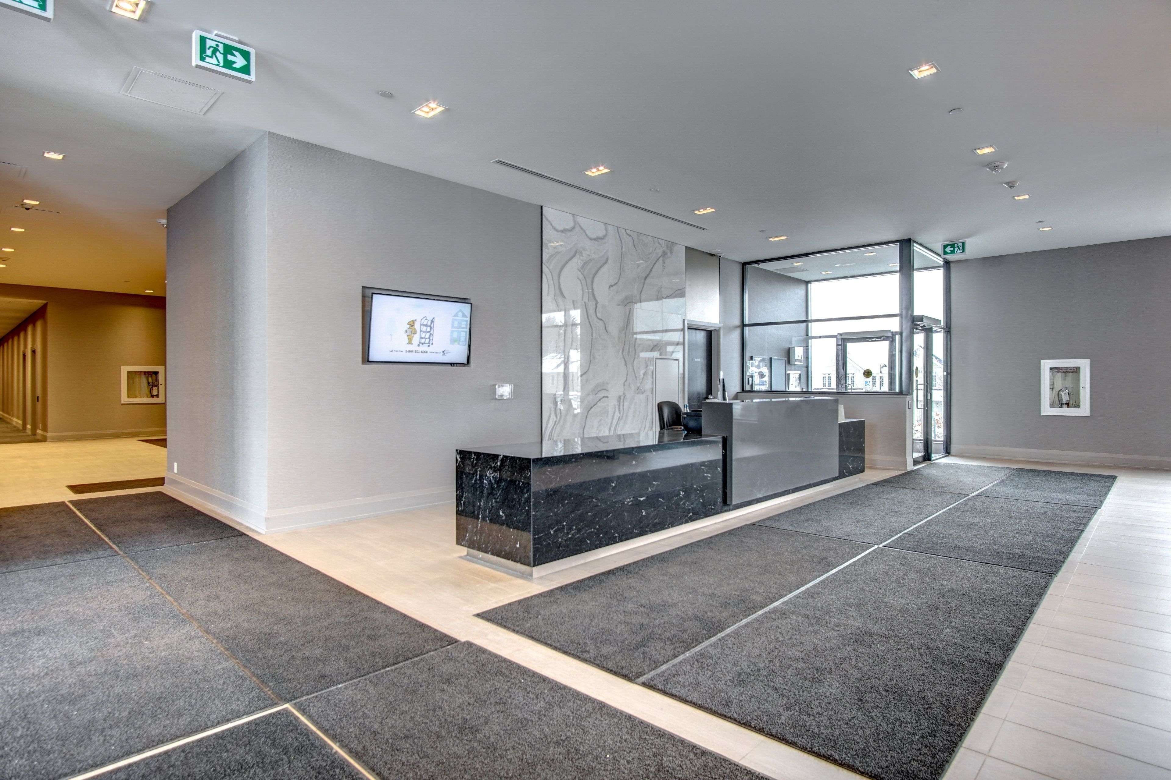 555 William Graham DR #331, Aurora, ON L4G 3H9
