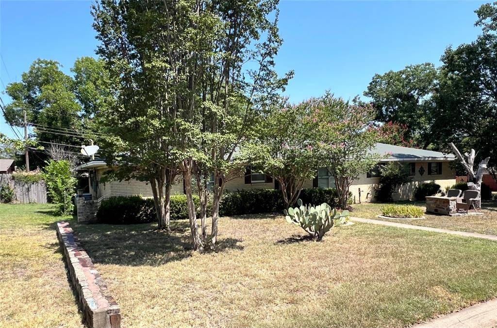 1206 Crestwood Drive, Cleburne, TX 76033
