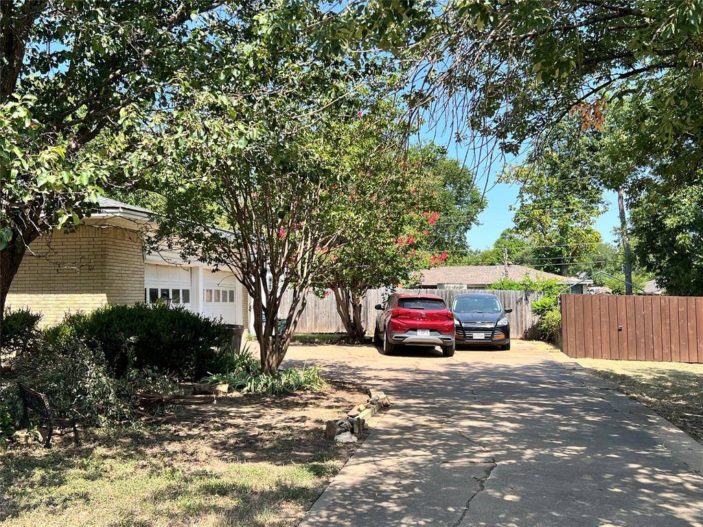1206 Crestwood Drive, Cleburne, TX 76033