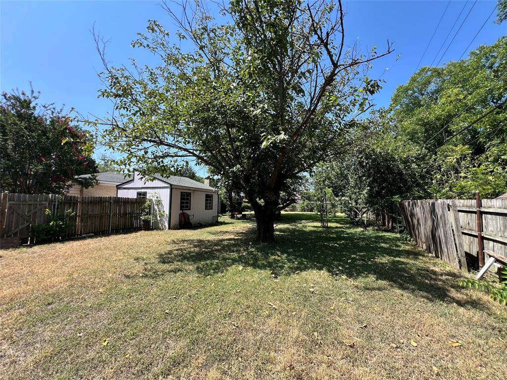 1206 Crestwood Drive, Cleburne, TX 76033