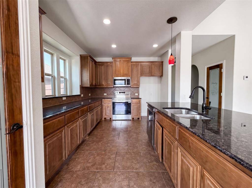 830 Graham Drive, Burleson, TX 76028