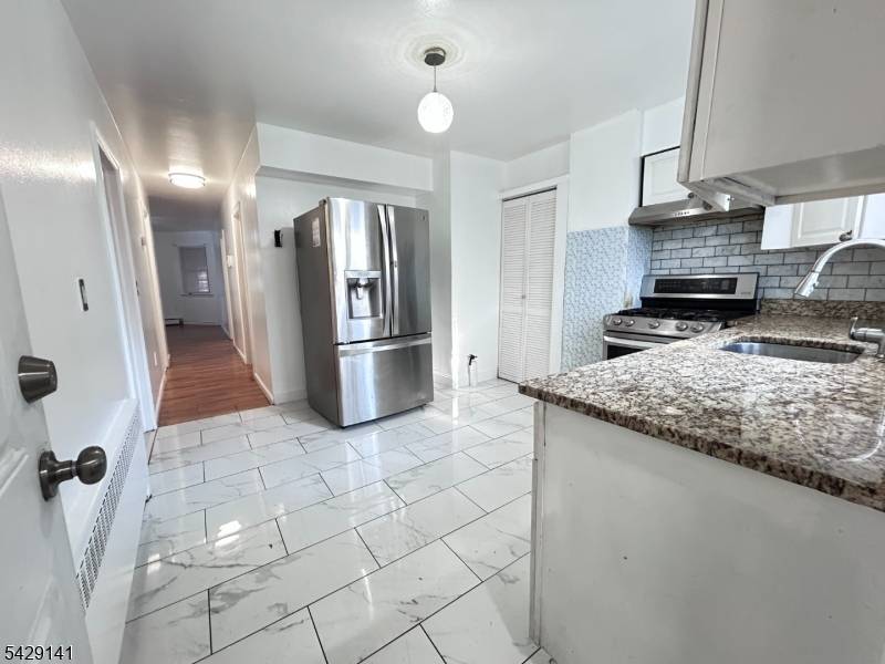 966 E 24Th St, Paterson City, NJ 07513