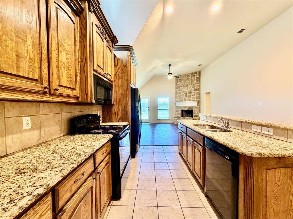 921 Raleigh Path Road, Denton, TX 76208