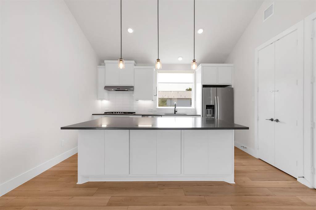 1028 Bastion Court, Dallas, TX 75212
