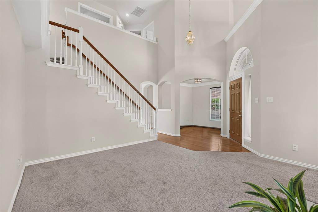 300 Cosbie Drive, Irving, TX 75063