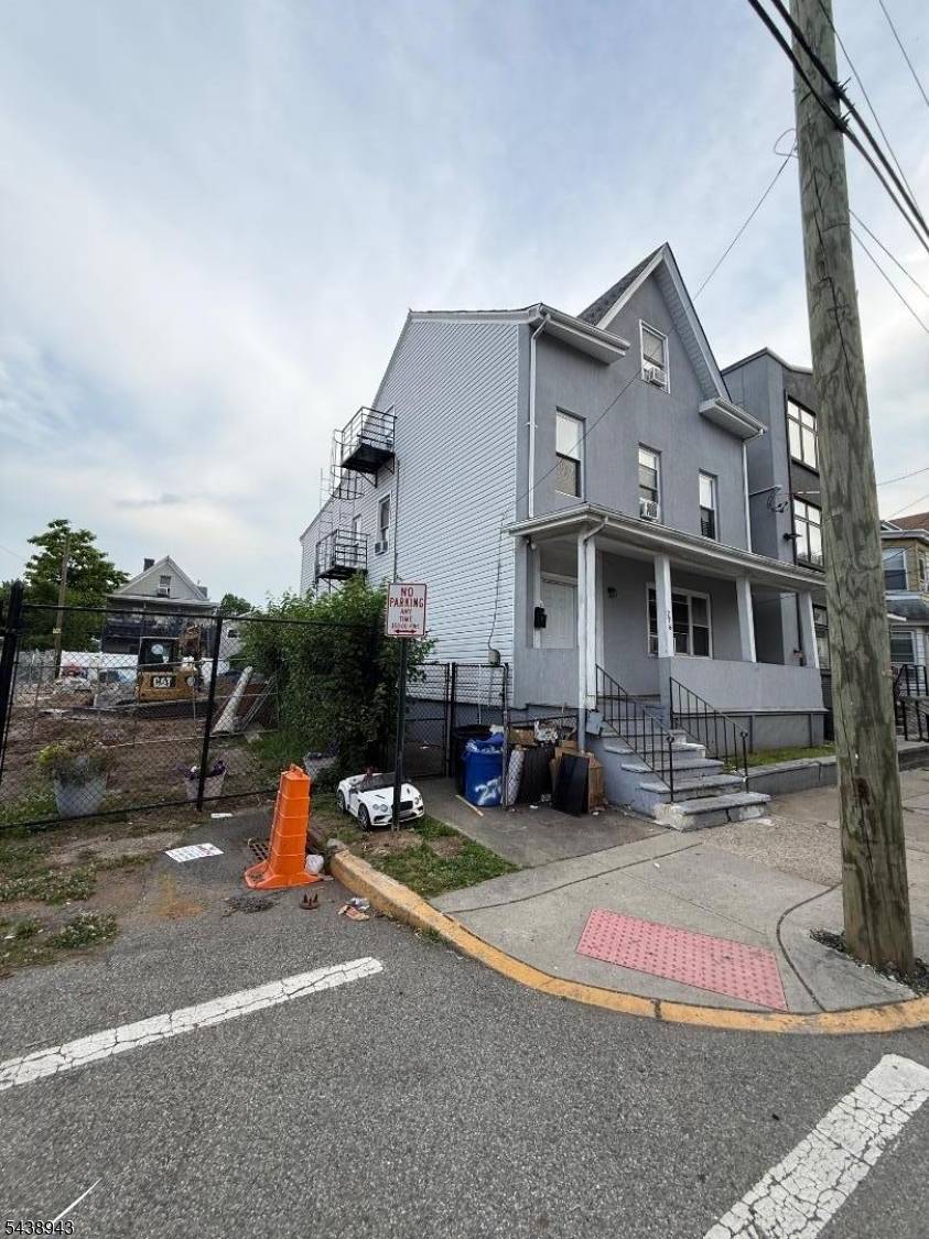 276 Governor St, Paterson City, NJ 07501