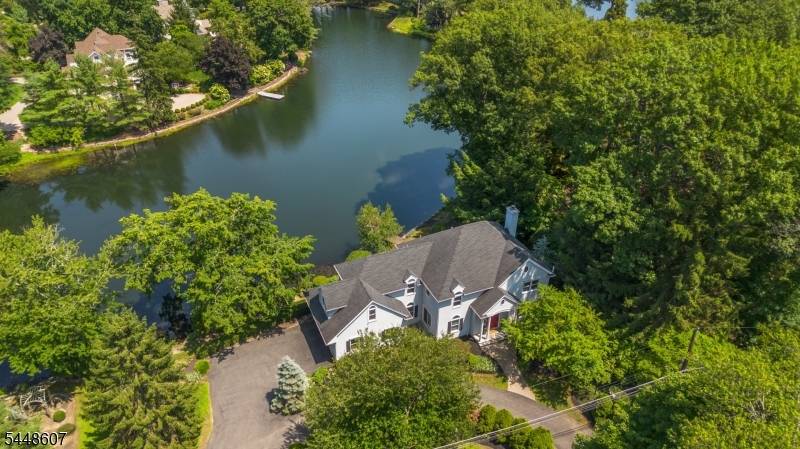 5 Crane Rd, Mountain Lakes Boro, NJ 07046