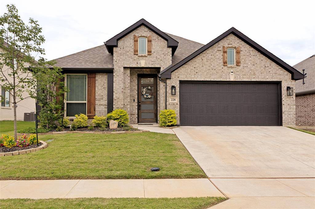 228 Shawnee Trail, Alvarado, TX 76009