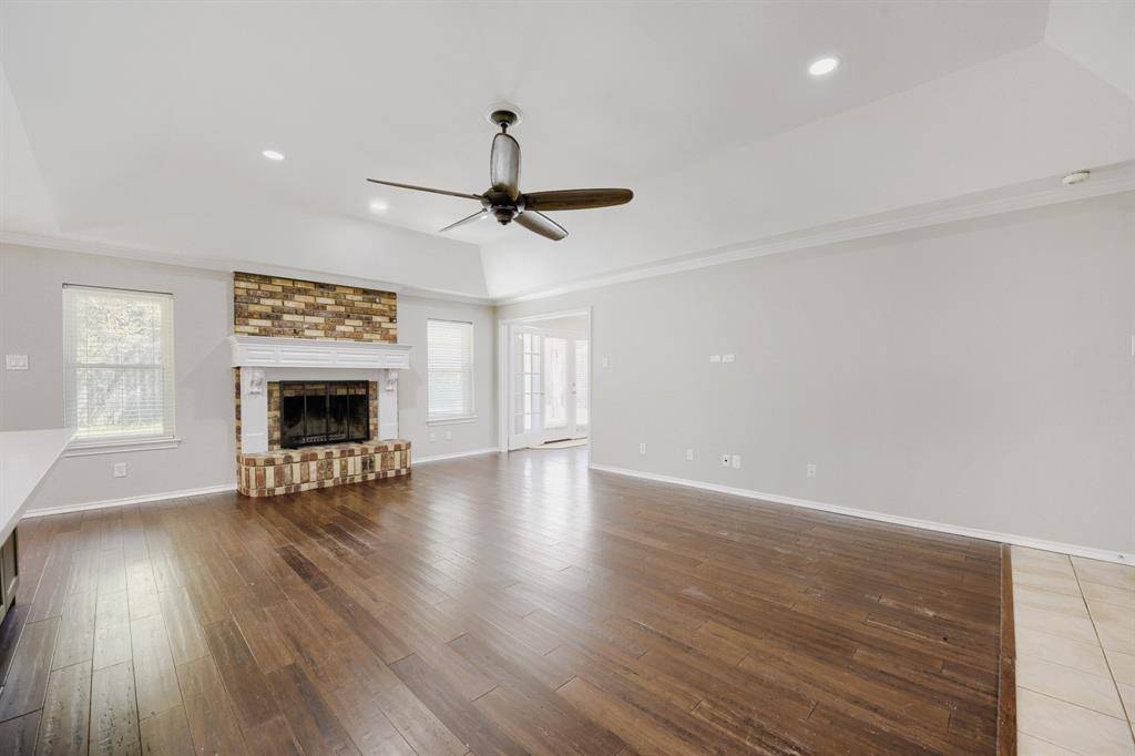 10104 Stoneleigh Drive, Benbrook, TX 76126