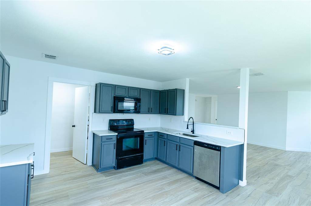 2621 Shorecrest Drive, Little Elm, TX 75068