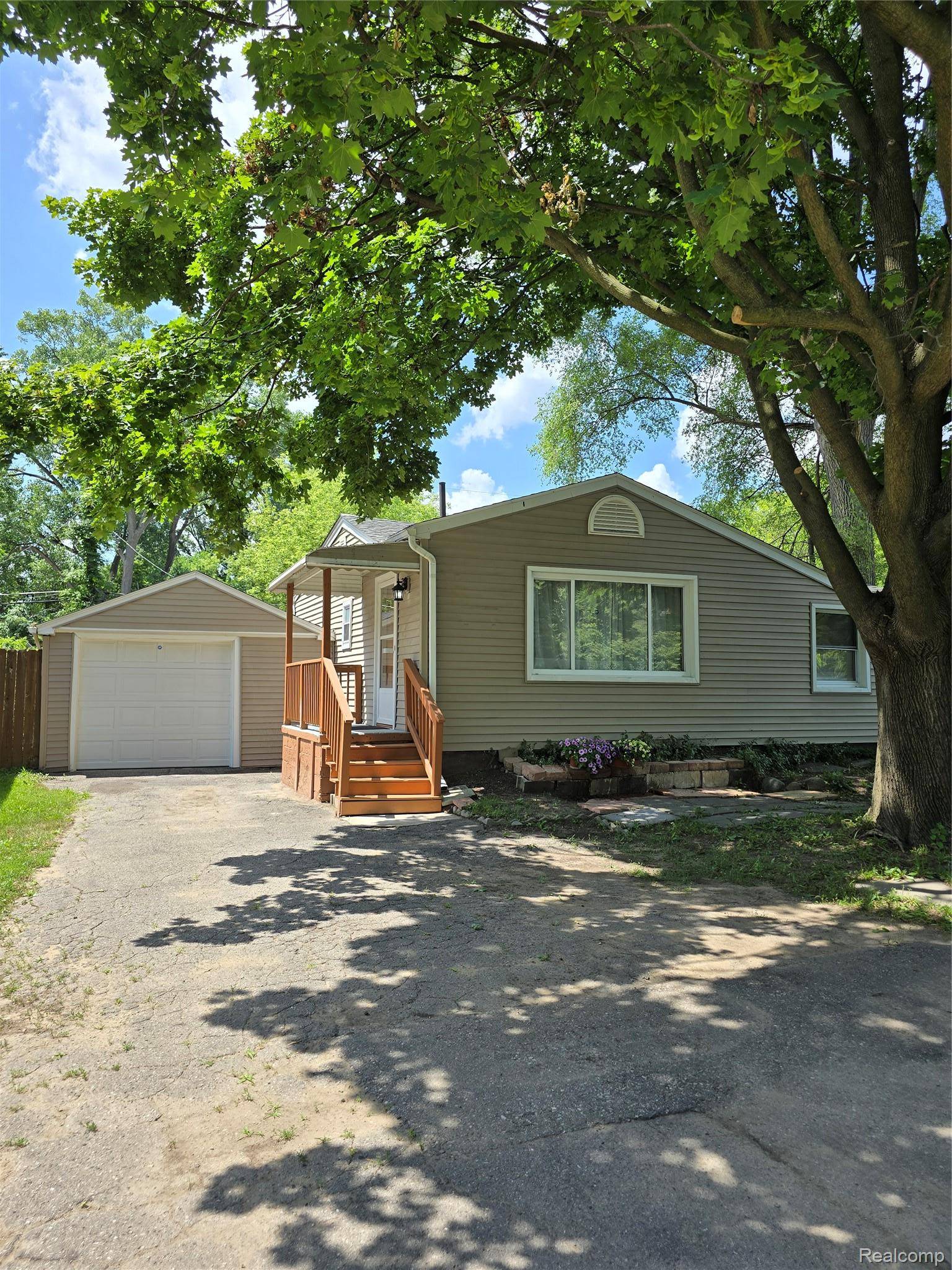 21411 Collingham AVE, Farmington Hills, MI 48336