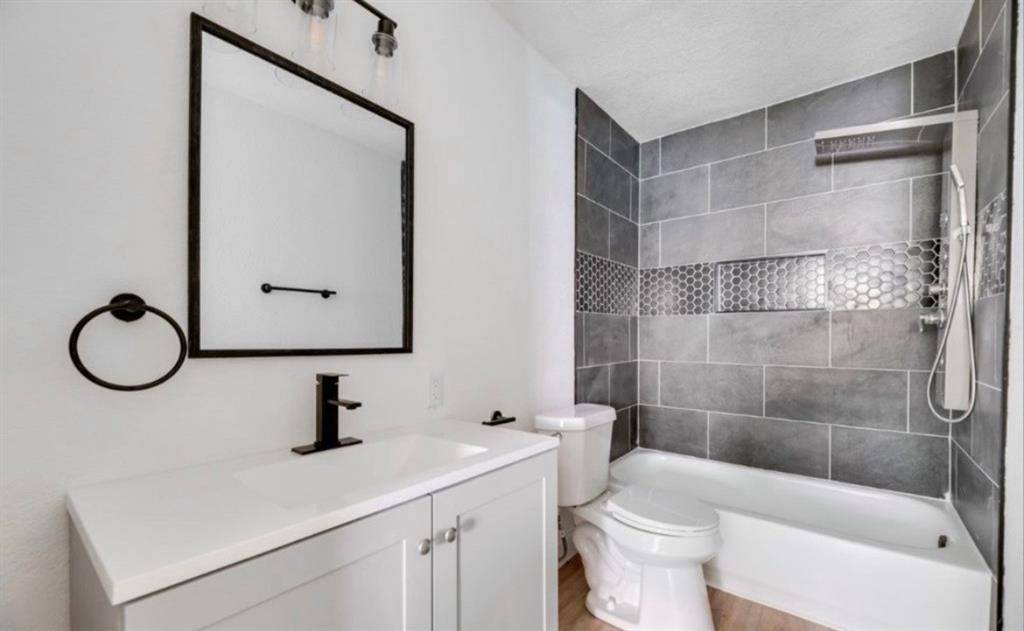 322 N Lakeview Drive, Lacy Lakeview, TX 76705