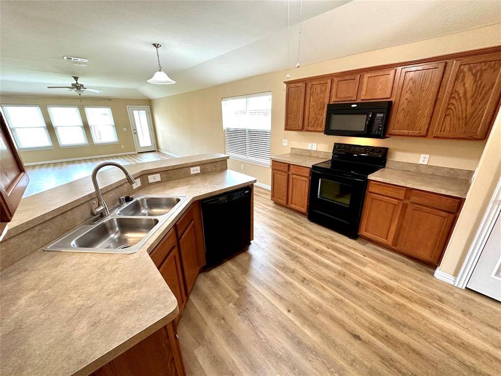 221 Creekwood Drive, Princeton, TX 75407
