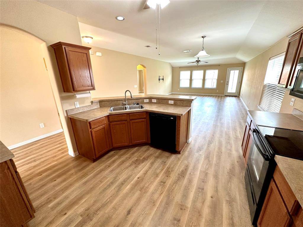 221 Creekwood Drive, Princeton, TX 75407