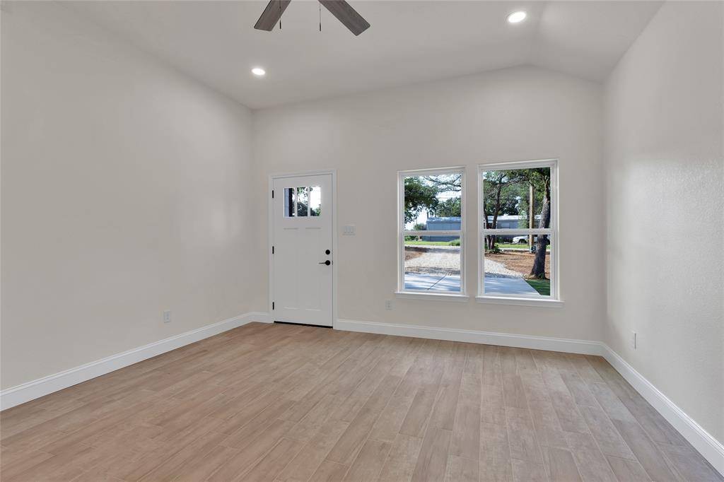 811 SW 28th Street, Mineral Wells, TX 76067