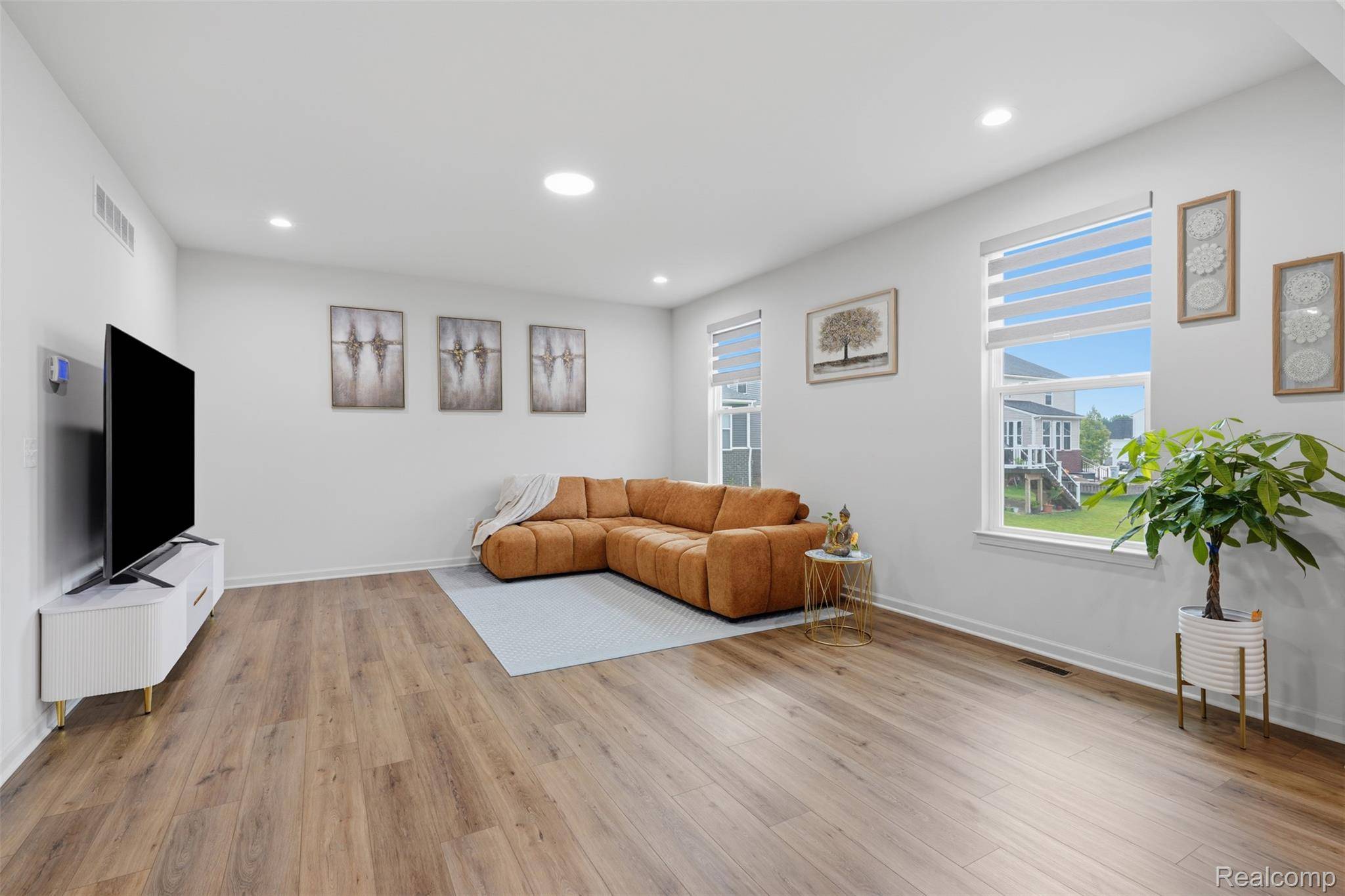 58814 Falabella DR, Lyon Charter Township, MI 48178
