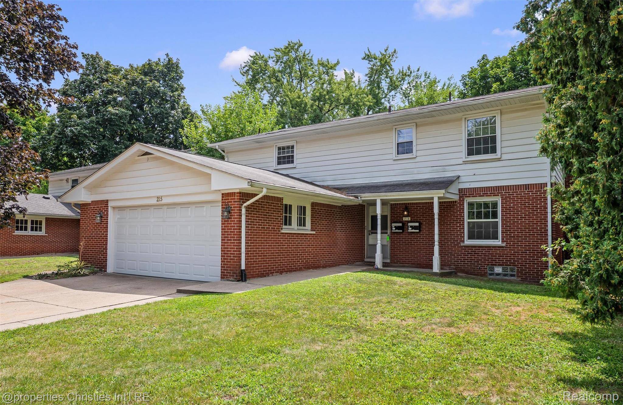 215 Woodsboro DR, Royal Oak, MI 48067