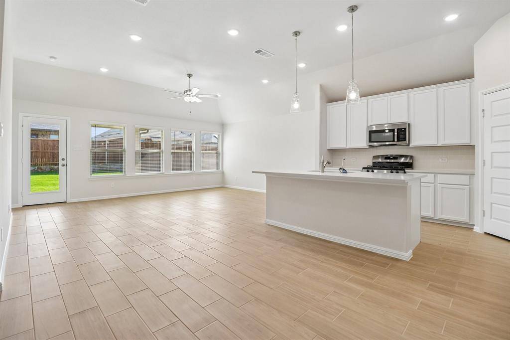 7424 Sunset Valley Lane, Denton, TX 76259