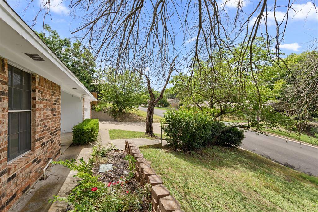 1017 Wedgewood Drive, Woodway, TX 76712