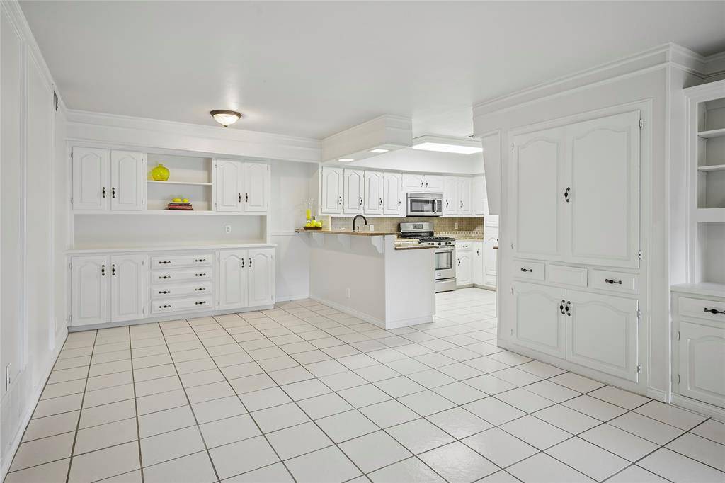 10504 Berry Knoll Drive, Dallas, TX 75230