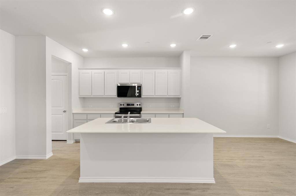 4502 Avion Drive, Sanger, TX 76266
