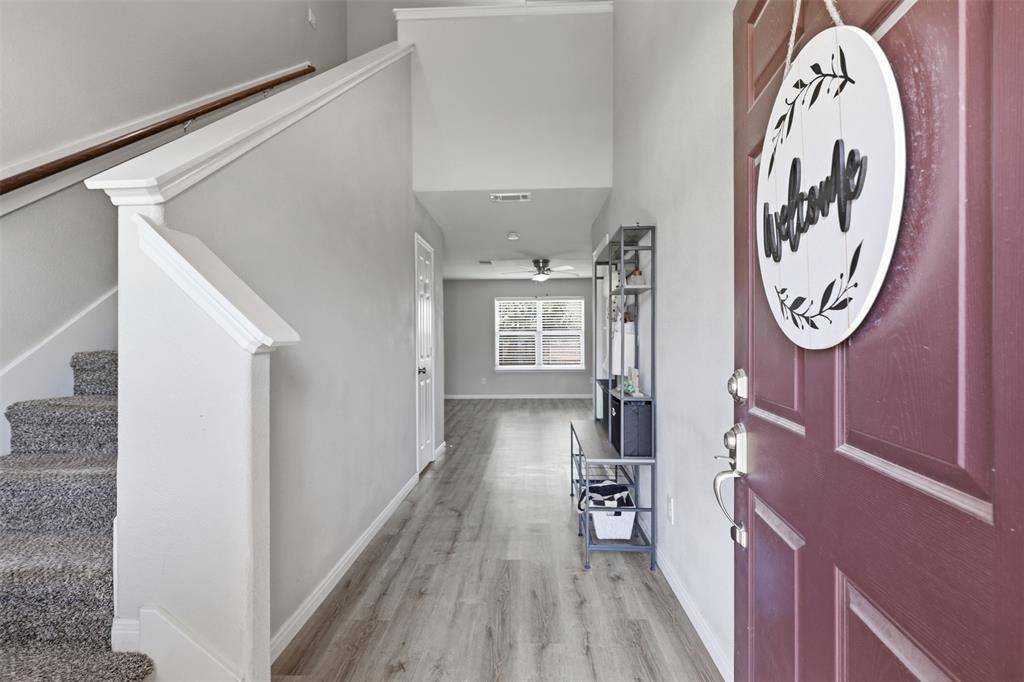 612 Lazy Crest Drive, Fort Worth, TX 76140