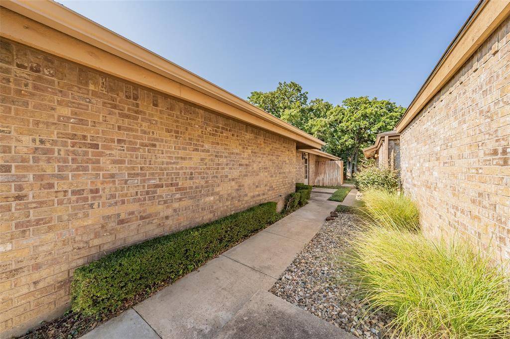 23 Park Lane, Bedford, TX 76021