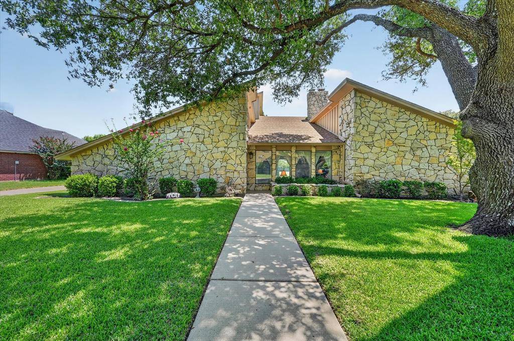 4001 Snow Creek Drive, Fort Worth, TX 76008