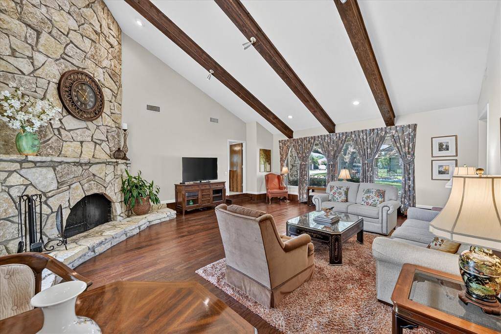 4001 Snow Creek Drive, Fort Worth, TX 76008