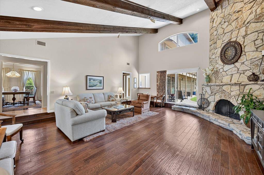 4001 Snow Creek Drive, Fort Worth, TX 76008