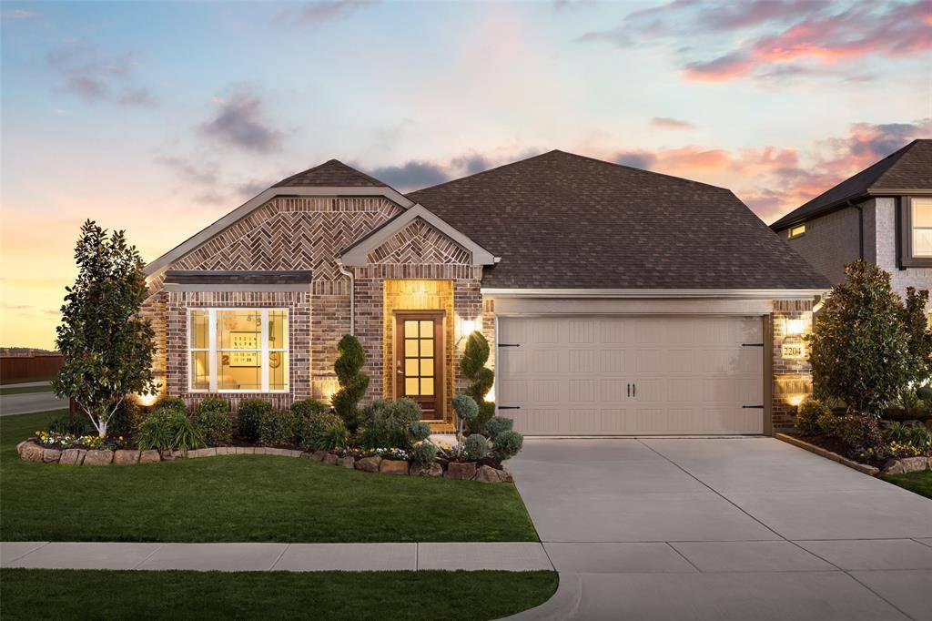 2204 Broken Arrow Drive, Aubrey, TX 76227