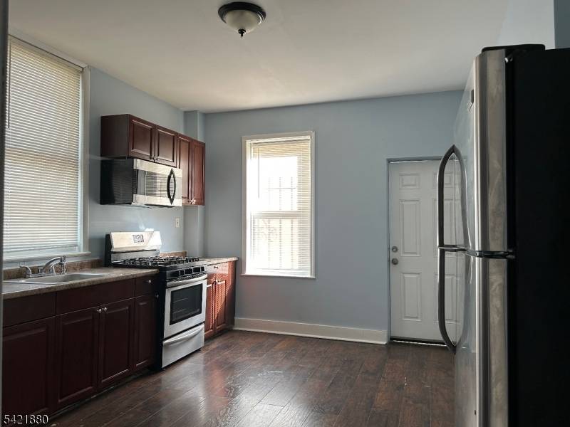 150 Stuyvesant Ave #1L, Newark City, NJ 07106