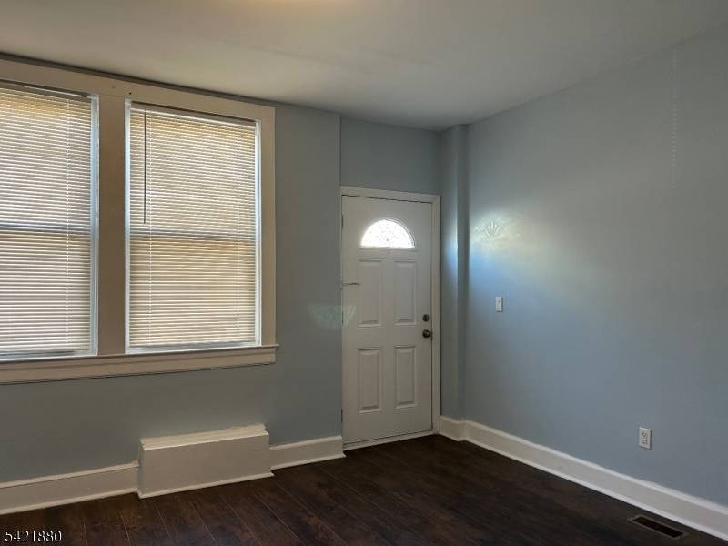 150 Stuyvesant Ave #1L, Newark City, NJ 07106