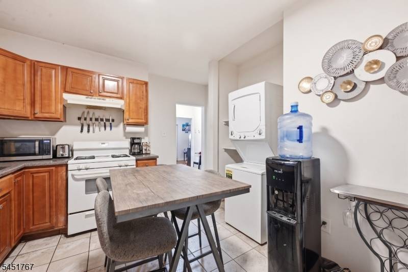 21 N 18Th St, East Orange City, NJ 07017