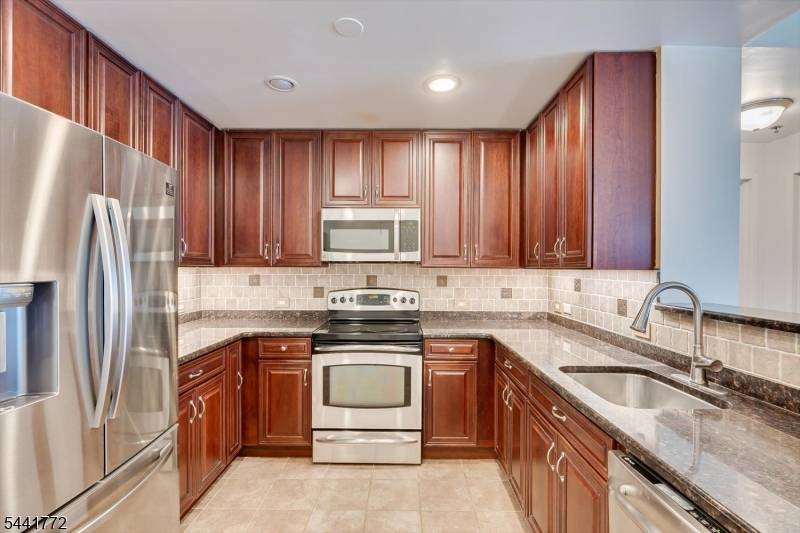 1 Carriage City Plz #1220, Rahway City, NJ 07065