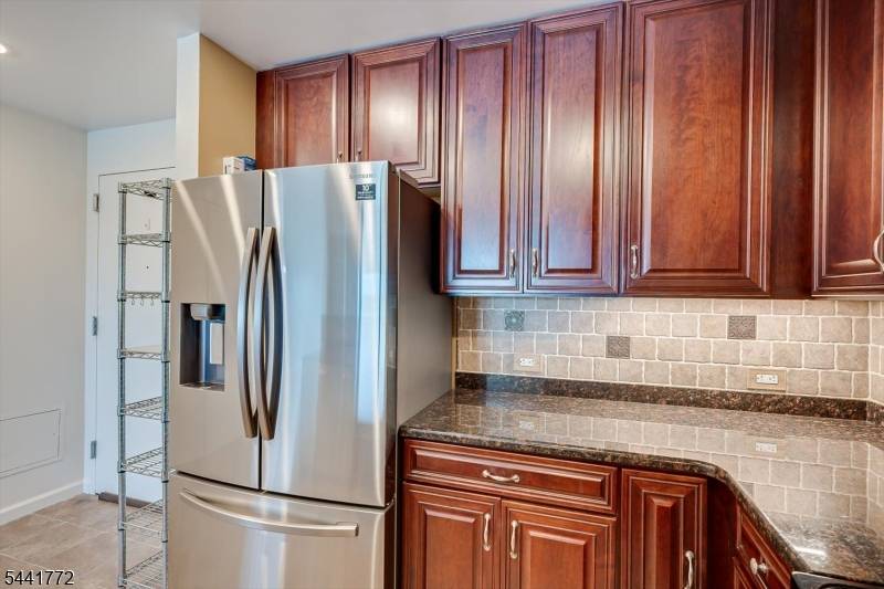 1 Carriage City Plz #1220, Rahway City, NJ 07065